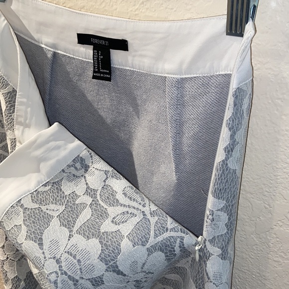 Forever 21 Size S Lace Pencil Skirt - Picture 5 of 5